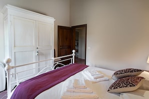 2 Schlafzimmer, Reisekinderbett, kostenloses WLAN