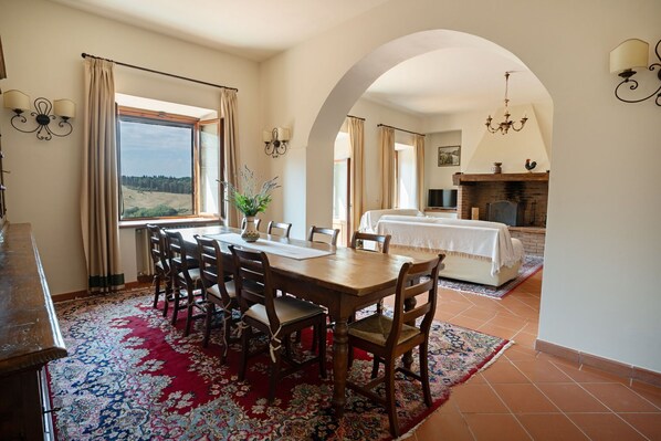 Dining - Lovely apartment for 10 people with A/C, pool, WIFI and panoramic view, close to San Gimignano (Montauto)