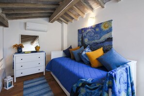 3 bedrooms, desk, iron/ironing board, WiFi