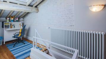 3 Schlafzimmer, Schreibtisch, BĂŒgeleisen/BĂŒgelbrett, WLAN