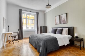 2 quartos, ferros/tábuas de passar roupa, Wi-Fi, roupa de cama