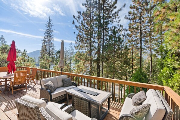 Property grounds - Shoreline Retreat (Bass Lake)