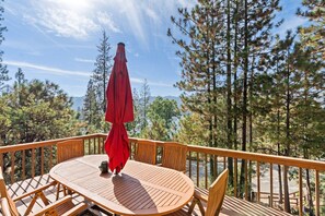 Property grounds - Shoreline Retreat (Bass Lake)