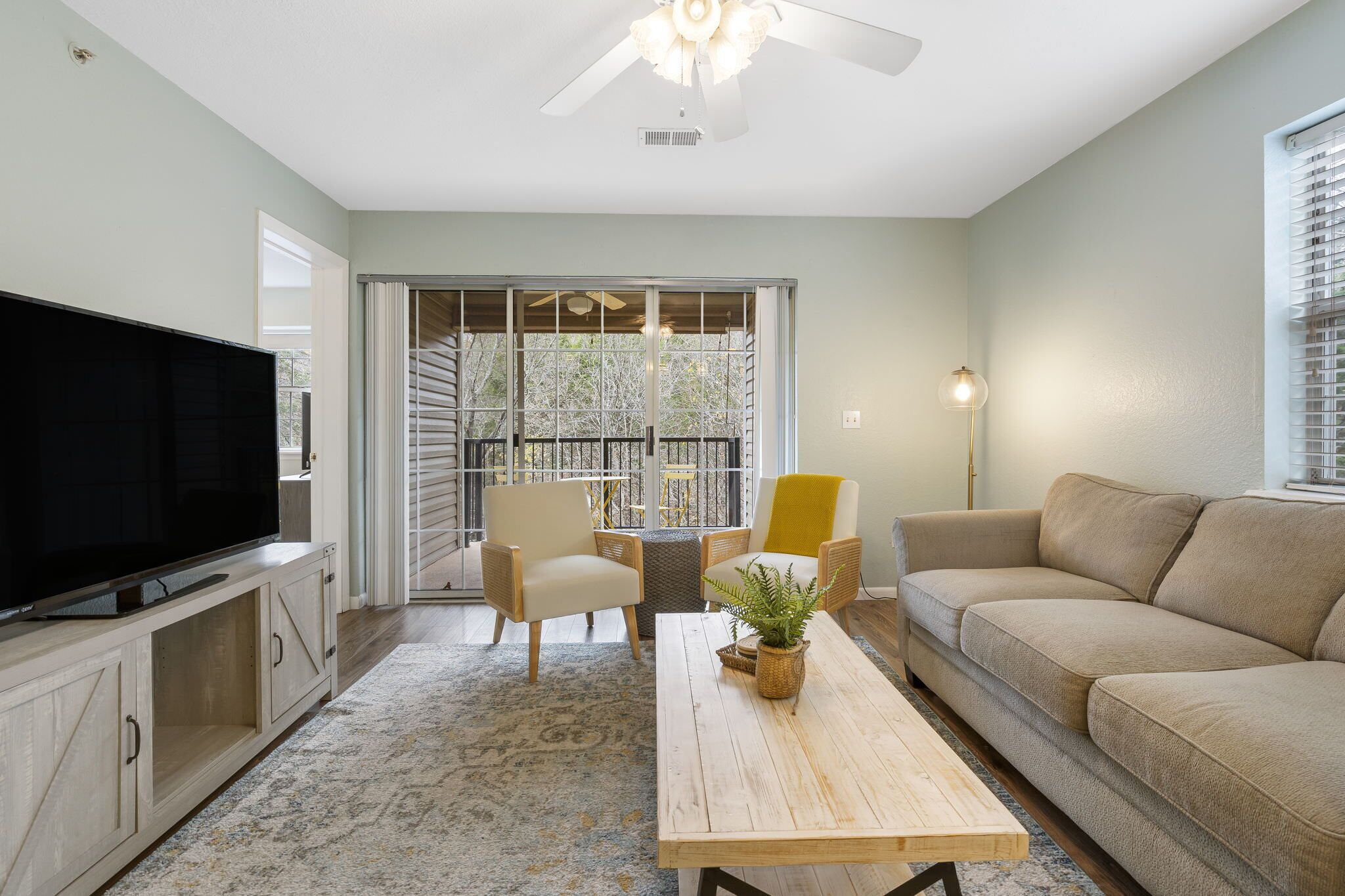 Condo, 1 Queen Bed with Sofa bed, Balcony, Garden View | Interior