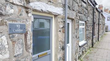 Cottage | Exterior detail