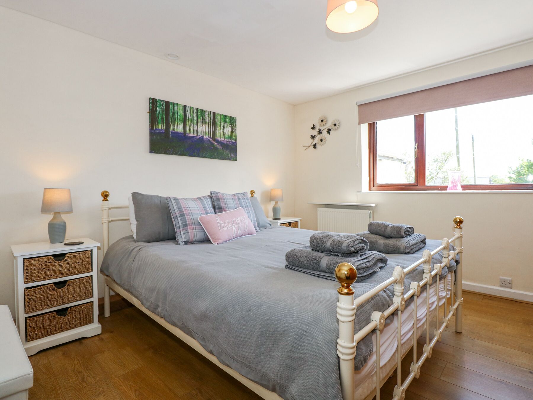 2 عدّة غرف نوم وبديكورات فريدة لكل غرفة وطراز فريد لكل وحدة