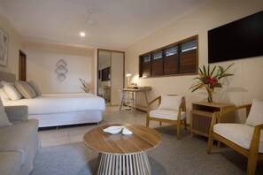 1 dormitorio, tabla de planchar con plancha, wifi y ropa de cama