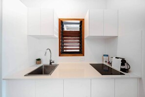 Fridge, microwave, stovetop, cookware/dishes/utensils