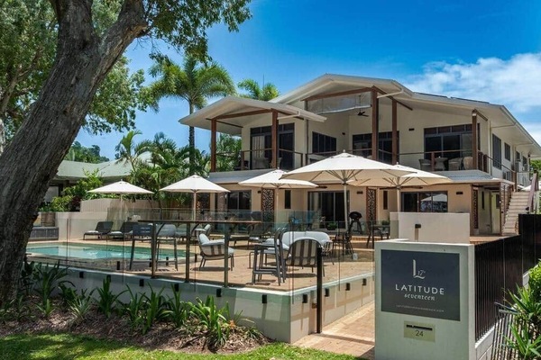 Latitude 17 - Beachside view