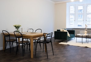 Apartamento elite | Área de estar | TV de tela plana 40 polegadas com canais a cabo, TV