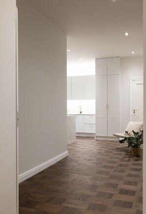 Living area - 2ndhomes Stunning 3BR Apartment w Sauna (Helsinki)