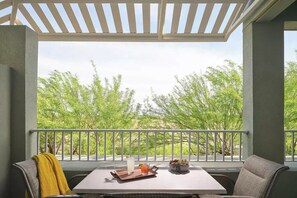 Outdoor dining - Amazingly & Deliciously Comfy Guest Room in Marriott's Canyon Villas Resort (Phoenix)