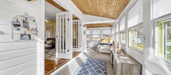 Charming Getaway Walking Distance to Downtown