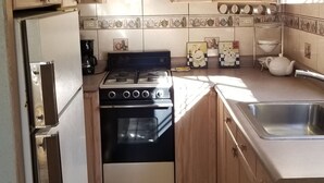 Coffee/tea maker, fridge, microwave, oven - House cicese uabc unam (Ensenada)