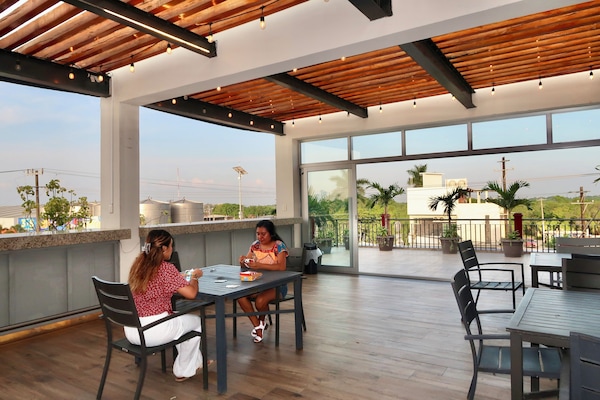 Télévision à écran plat de 30 pouces avec chaînes par câble, Netflix