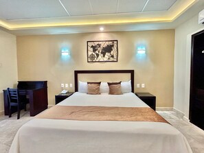 Basic Room | Desk, laptop workspace, free WiFi, bed sheets - Hotel Yorio Inn (Tuxpan)