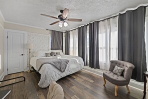 4 bedrooms, desk, free WiFi, bed sheets