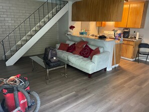 Living area - Lovely single story 2 bedroom unit with POOL (Modesto)