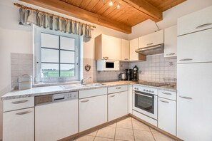 Fridge, microwave, oven, stovetop - Apartment "Schäferhof Dircks 3" with Garden & Wi-Fi (Westerhever)