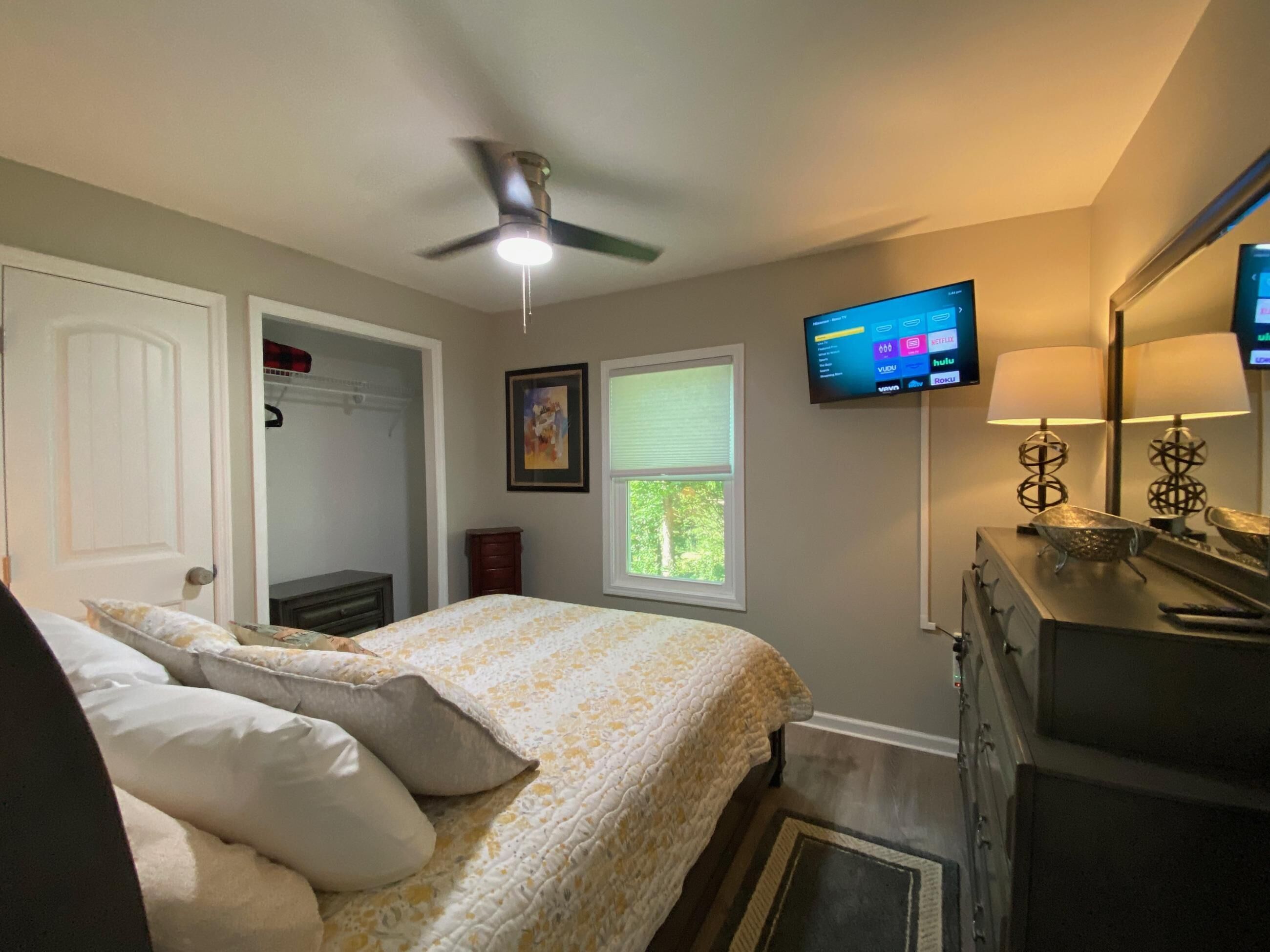 2 dormitorios, escritorio, tabla de planchar con plancha y wifi gratis