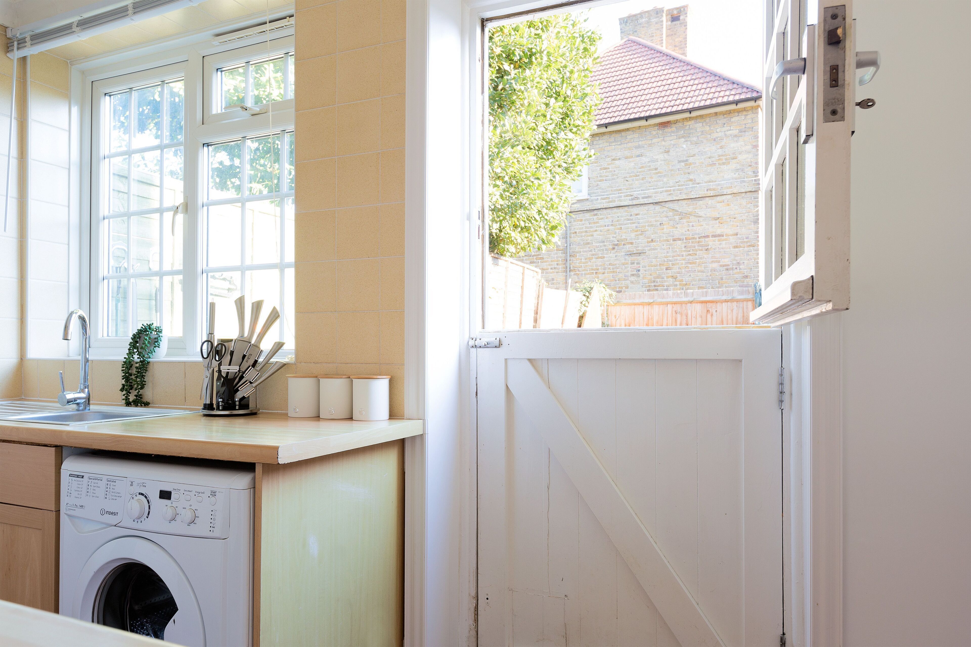 Kamar | Dapur bersama | Lemari es, microwave, oven, dan kompor