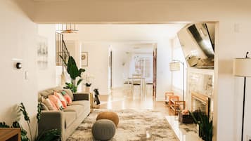 Smart TV, computer monitors