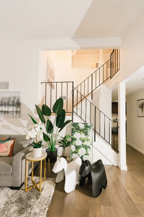 Interior - 10 Guests 5BR 3BA 2000SQFT Luxury/Sport/Gym (San Jose)