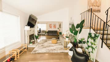 Smart TV, computer monitors