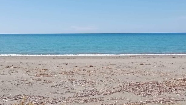 A beach with clear skies and calm water. - Family House to enjoy by the beach (Pasuquin)
