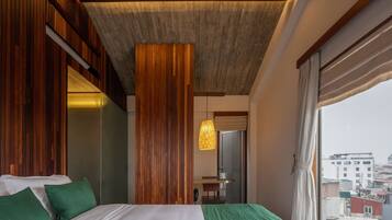 Habitación panorámica doble (Sunny) | Ropa de cama de alta calidad, caja fuerte, escritorio