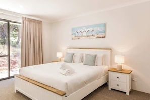4 habitaciones, tabla de planchar con plancha, wifi y ropa de cama