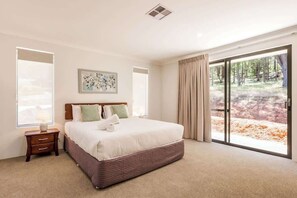 4 chambres, fer et planche à repasser, Wi-Fi, literie fournie
