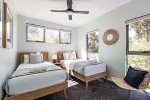 6 bedrooms, iron/ironing board, WiFi, bed sheets
