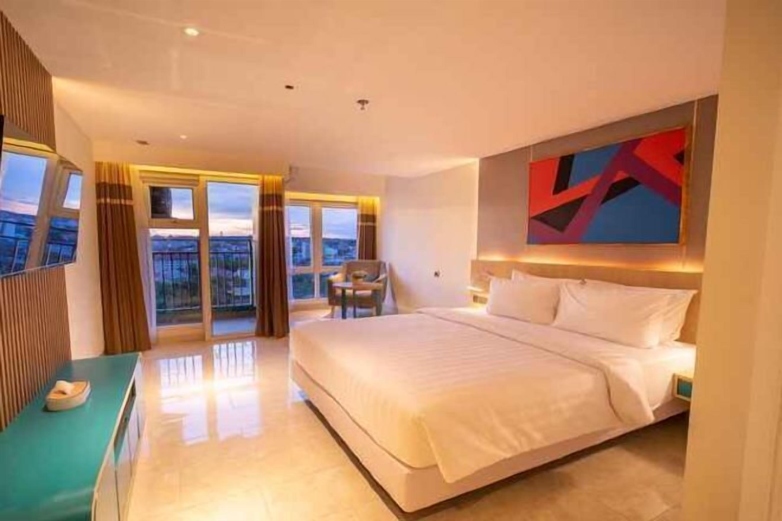 Premium bedding, free minibar items, in-room safe, desk