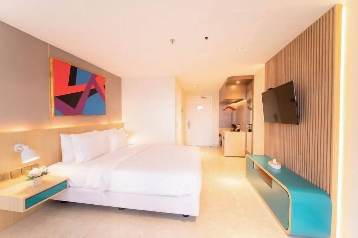 2 bedrooms, premium bedding, free minibar items, in-room safe