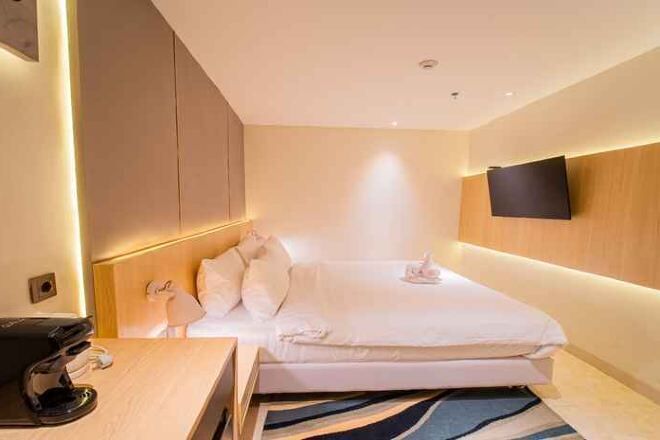 Premium bedding, free minibar items, in-room safe, desk