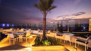 Bar kolam renang