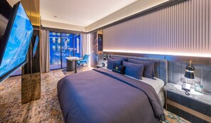 Quarto empresarial | Roupas de cama premium, frigobar (abastecido com alguns itens grátis)
