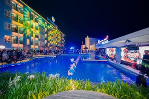Swim-up bar - Pentacity Hotel Balikpapan (Balikpapan)