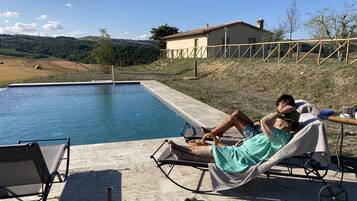 Piscine à débordement