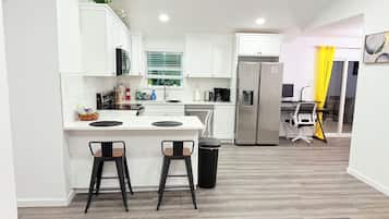 Coffee/tea maker, fridge, microwave, oven