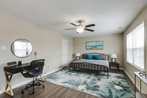 3 bedrooms, desk, iron/ironing board, free WiFi