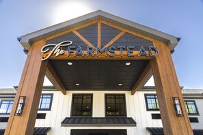 Front of property - The Farmstead Hotel (Caruthersville)