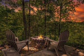 Property grounds - Winter Getaway in the Mountains | Hot Tub | Outdoor Fire pit ✨ (Pigeon Forge)