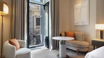 Habitación Deluxe, 1 cama King size, para no fumadores, vista a la ciudad (Balcony) | Ropa de cama de alta calidad y minibar