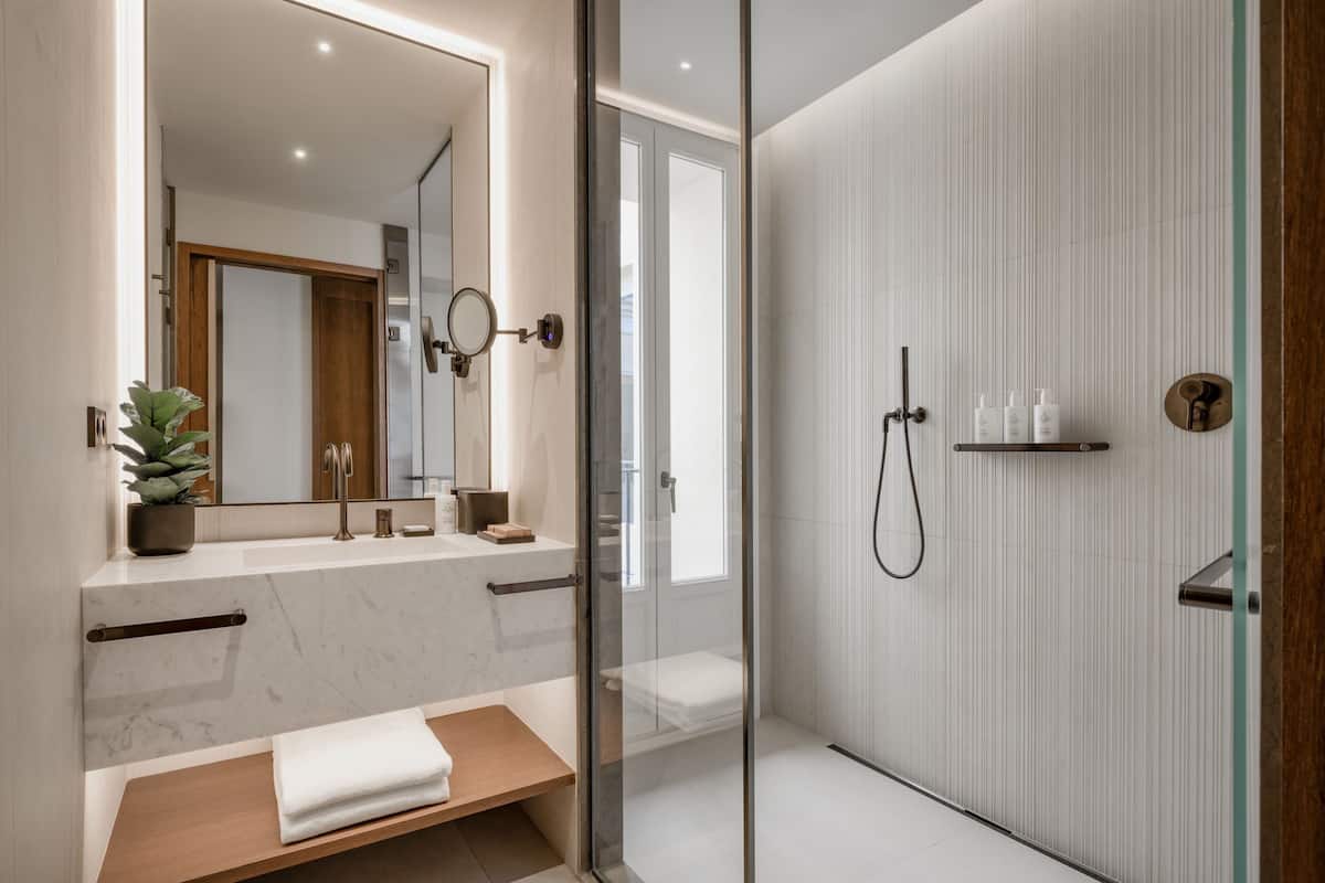 Premium Room, 1 Katil Raja (King), Balcony, City View | Bilik Mandi | Pengering rambut, tuala disediakan