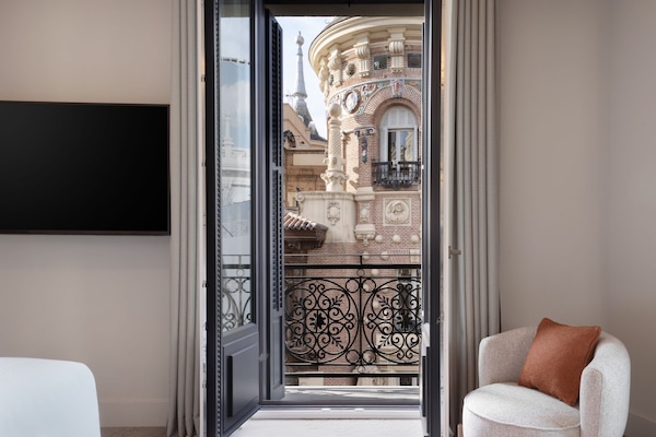 Premium Room, 1 King Bed, Non Smoking, City View (Corner) | City view