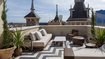 Ropa de cama de alta calidad y minibar