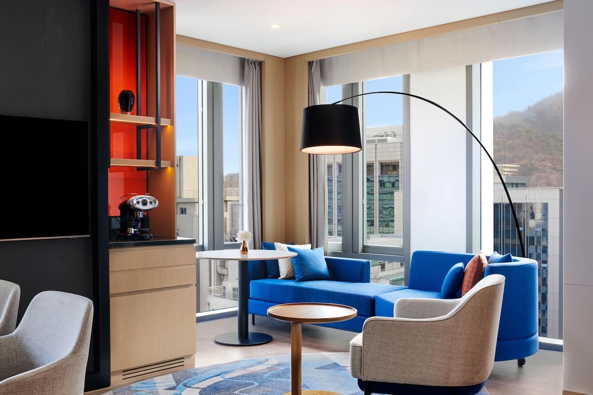 1 bedroom, premium bedding, memory-foam beds, minibar