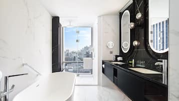 Executive Suite, 1 King Bed, Non Smoking, City View (Club Lounge Access for 2 Guests) | Bathroom | Hair dryer, bathrobes, slippers, towels